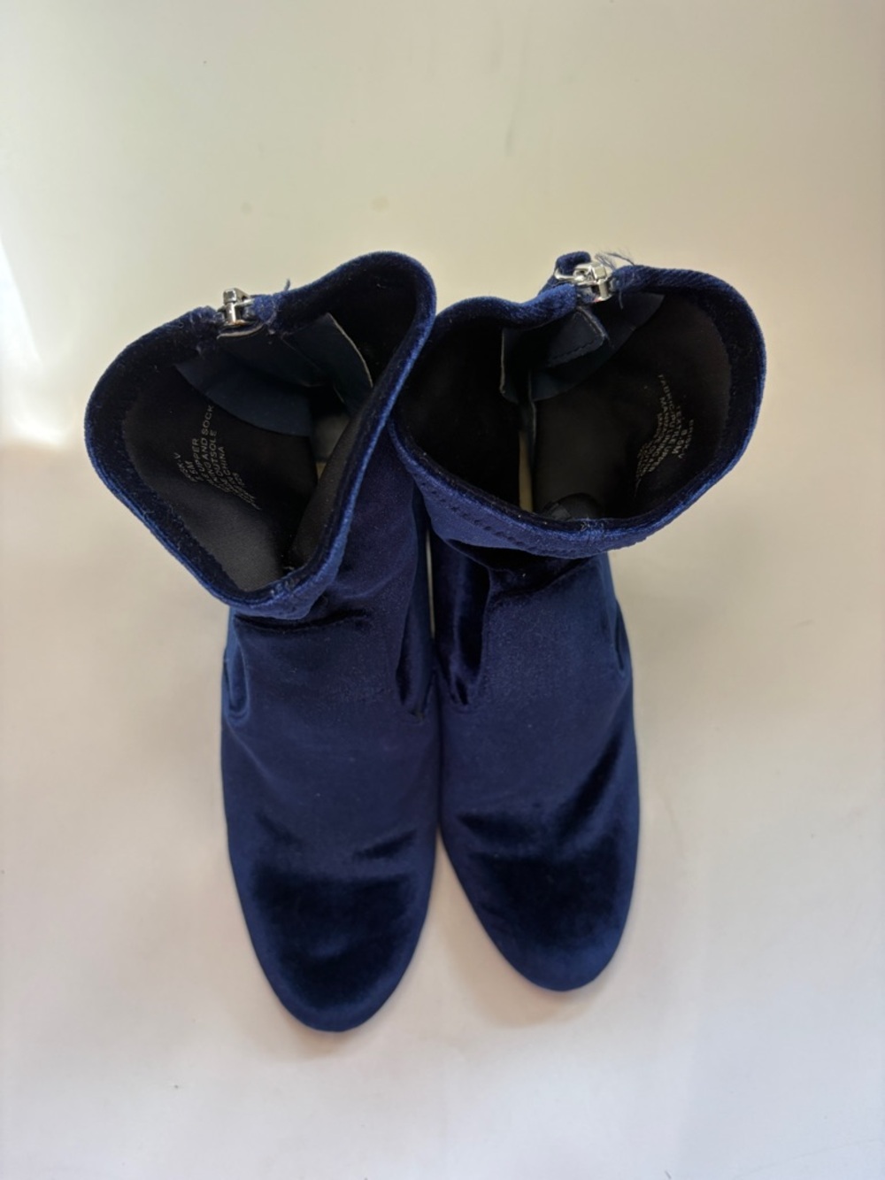 Steve Madden Brisk-V Navy Velvet Sock Booties Size 8.5 - Picture 3 of 9